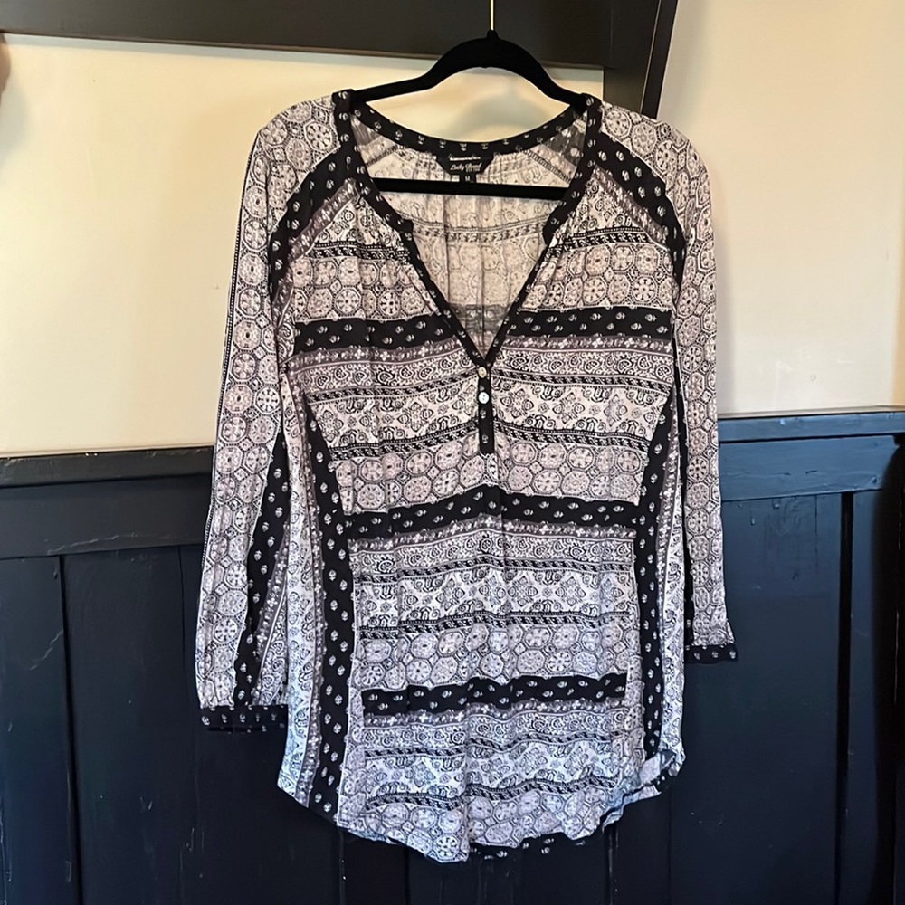 Lucky brand Med black grey 3/4 sleeve top EUC